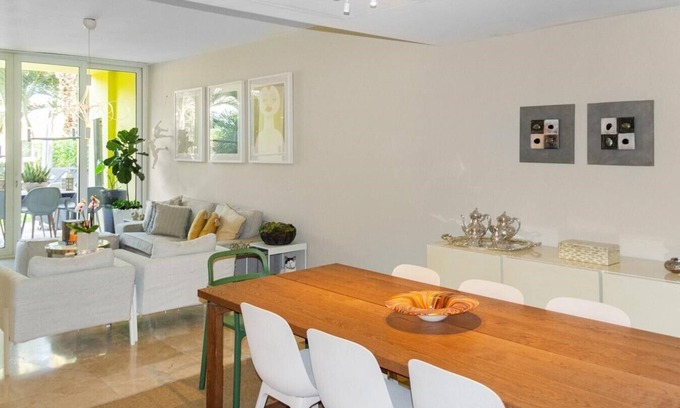 Boegoeroei Apartamento | Spacious and modern 4-bedroom condo ground level