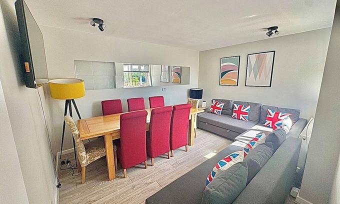 Eastcote and East Ruislip Apartamento | Spacious and Modern Eastcote Apartment