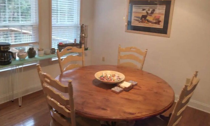Manning Casa | Spacious and Modern Lake Marion Family Getaway- Close to Charleston and Columbia