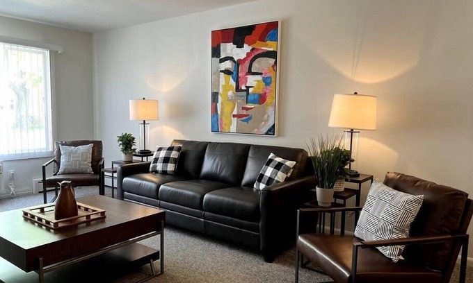 Fond du Lac Apartamento | Spacious And Modern 2 Bedroom Serviced Apartment