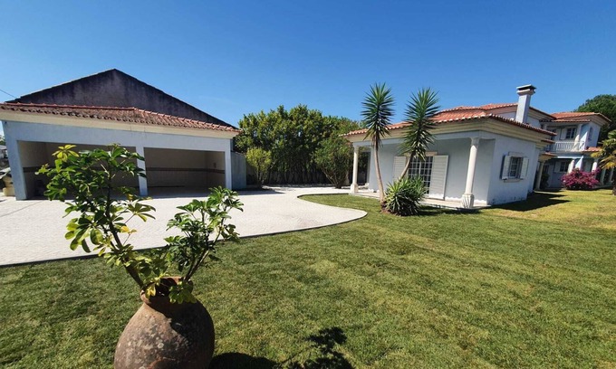 Pataias Gare Villa | Amplia y moderna villa en medio de los pinos - Clos de mur - NAZARÉ