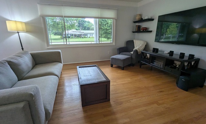 Amberley Village Casa | Spacious and Peaceful 3-Bedroom House in Cincinnati
