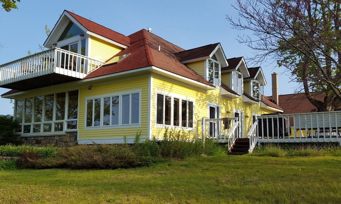 Omena Casa | ¡Retiro espacioso y tranquilo en Grand Traverse Bay! Gran cubierta / fogatas / playa