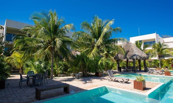 Municipio de Progreso Apartamento | Spacious and private, 1 block from sea, Progreso East