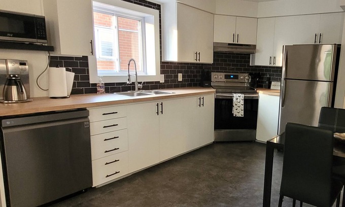 Lafleche Apartamento | SPACIOUS AND RENOVATED, PARKING, ST-HUBERT