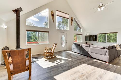 Knik-Fairview Casa | Spacious and Scenic Wasilla Getaway Near Adventures