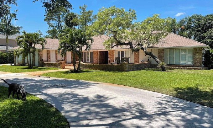 Wellington Casa | Spacious and Serene Equestrian Home with Saltwater Pool in Wellington.