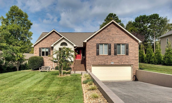 Tellico Village Casa | Spacious & Gorgeous Loudon Home