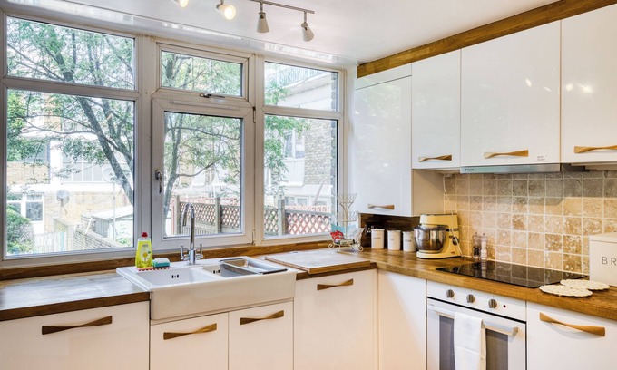 Coldharbour Casa | Bright, Modernised 4 Bed Maisonette in Brixton