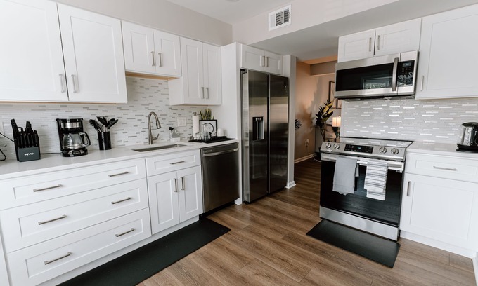Franconia Casa | Spacious and stylish townhome nestled in the vibrant heart of Alexandria, VA