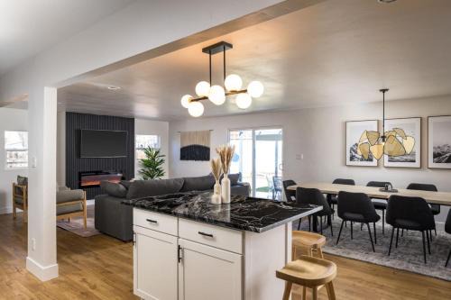 South Westminster Casa | Spacious and Stylish Home with HotTub 12min to Downtown