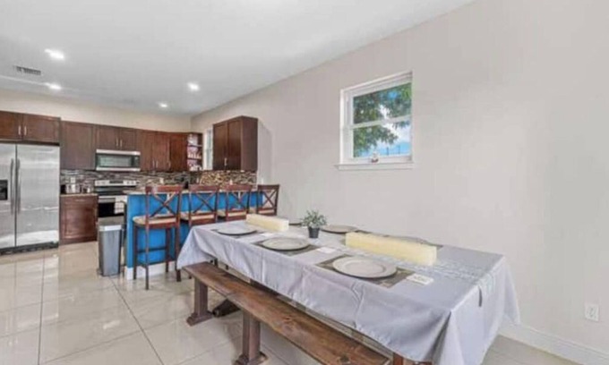 Greenacres Casa | Spacious and Updated 3/2 Bed and Bath!