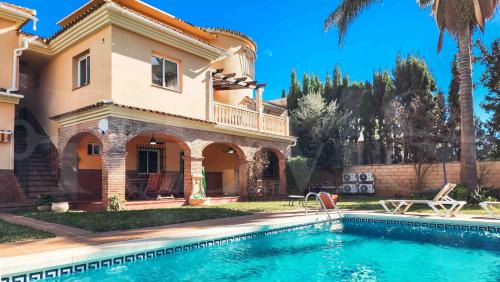 Benalmádena Casa | Spacious Andalusian villa with private pool REMS