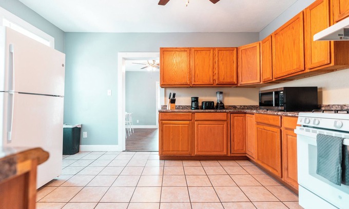 Worcester Apartamento | Spacious apartment close to UMass Medical