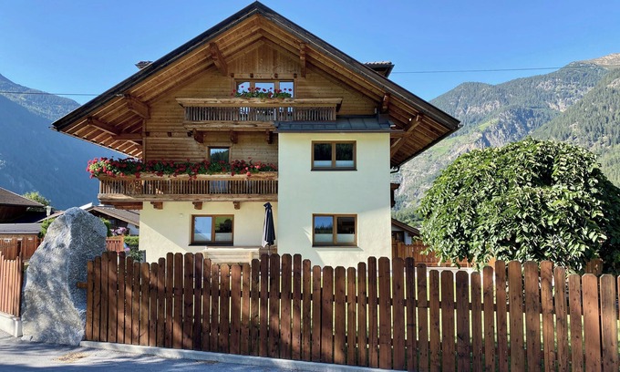 Umhausen Apartamento | Amplio apartamento para 2 a 9 personas con jardín.
