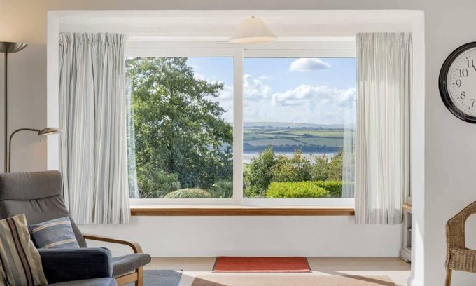 Rock Apartamento | Spacious Apartment in Rock, Private Parking