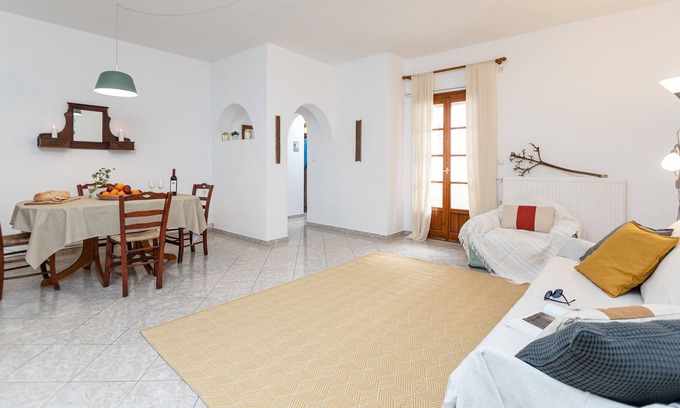 Aperathos Apartamento | Spacious apartment at traditional village of Apeiranthos Naxos