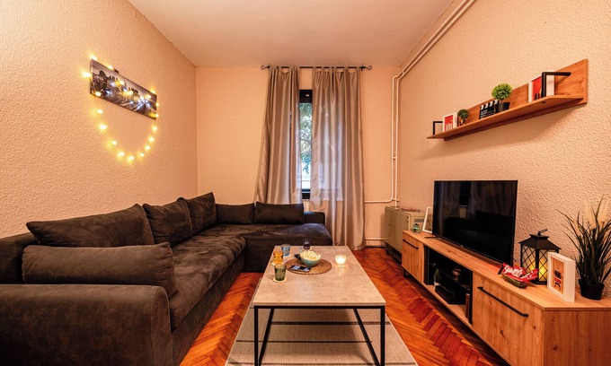 Palilula Apartamento | Spacious apartment in a perfect location with high-speed internet and A/C