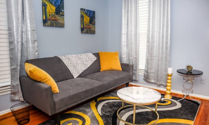 Central Business District Apartamento | Spacious Apartment in Downtown Mobile, Perfect for the Ventures Bowl