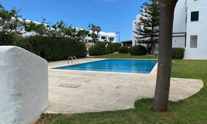 Fornells Apartamento | Amplio apartamento en zona tranquila cerca del mar
