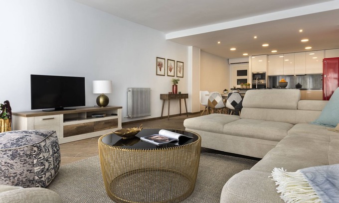 Centro - Sagrario Apartamento | Spacious Apartment in Great Central Location. Tablas