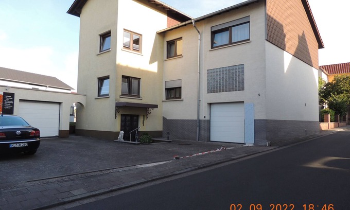 Weilerbach Apartamento | Spacious apartment with a very large balcony and living room