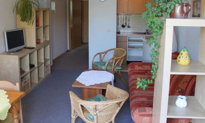 Meschendorf Apartamento | Espacioso apartamento con jardín en Rerik, Alemania