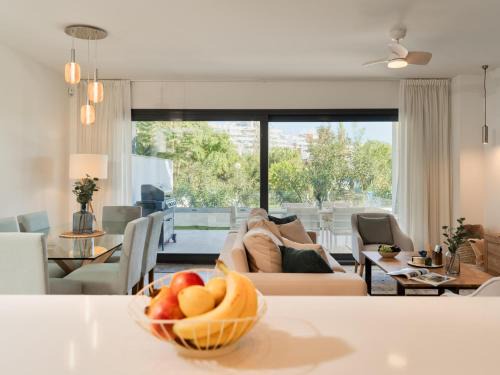Estepona Apartamento | Spacious apartment with terrace and garden close to the sea