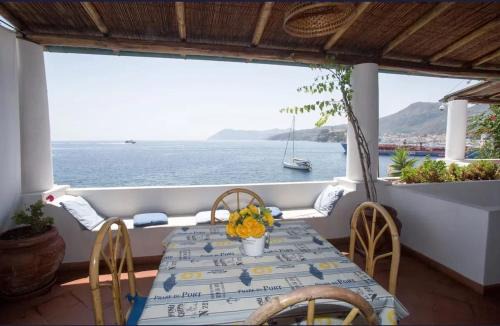 Lipari Apartamento | Spacious Apartment with Sea View in Lipari