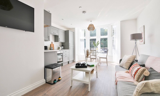 Cathays Apartamento | Spacious Apartments with Private Parking