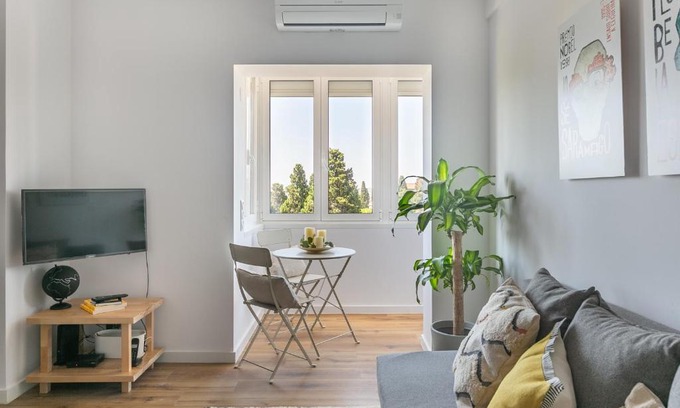 Santo Condestavel Apartamento | Spacious Apt Campo D'Ourique with AC