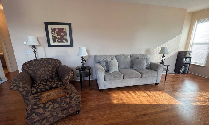 Milan Apartamento | Spacious Apt in Vibrant Downtown Milan Michigan, Between Ann Arbor and Detroit