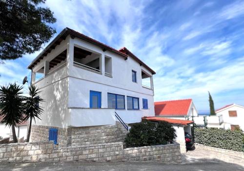 Stomorska Apartamento | Spacious Apt with Panoramic Sea View