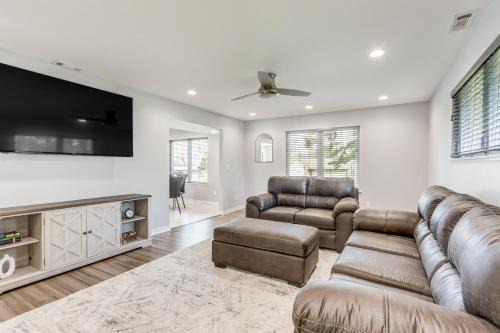 Rogers Casa | Spacious Arkansas Retreat with Deck, Hot Tub and Grill