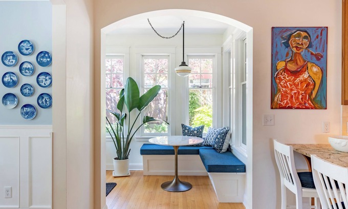 North Admiral Casa | Spacious Art Filled Craftsman with Garden Oasis - Near Beach & City