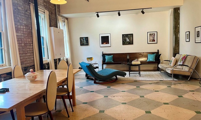 Hopewell Condominio | Spacious, artist-designed apartment in 1890s chocolate factory. DOG FRIENDLY!