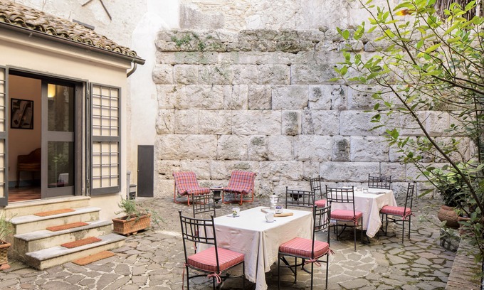 Spoleto Apartamento | Spacious Artist's Home with Ancient Roman Walled Garden