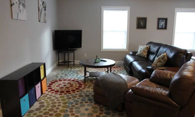 Woodfin Apartamento | Spacious Asheville Studio - A Dream for Couples!