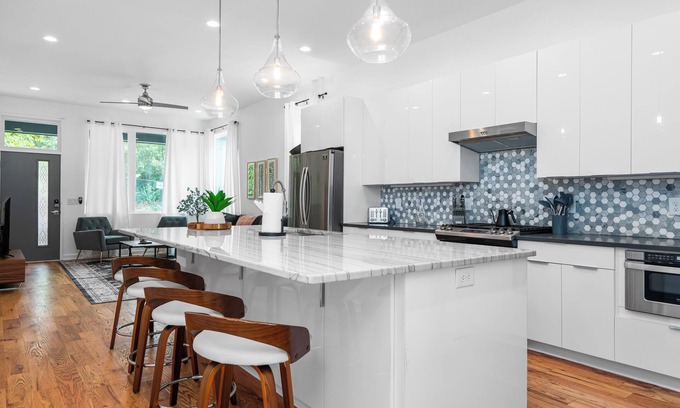Summerhill Casa | Spacious ATL Escape, Prime Area Near Everything! 2 King Beds. Walkable & Central