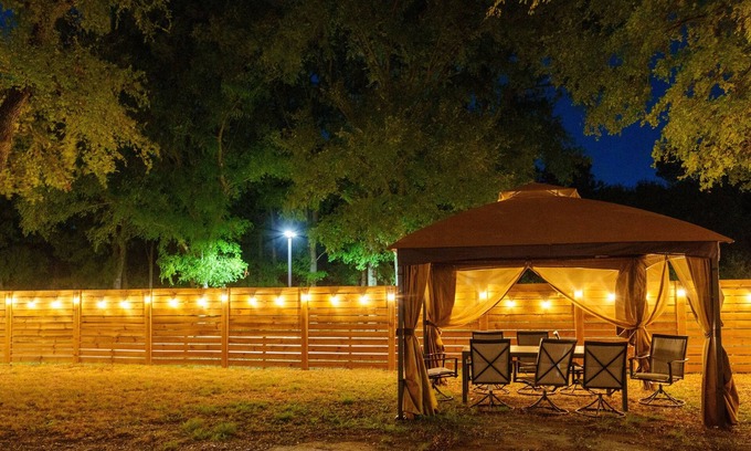 Rosewood Casa | Spacious Austin Getaway King+3 Queen Family/Group