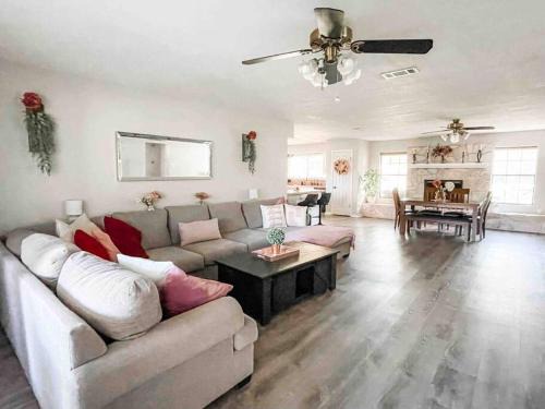 Manchaca Casa | Spacious Austin Retreat for Families & Groups