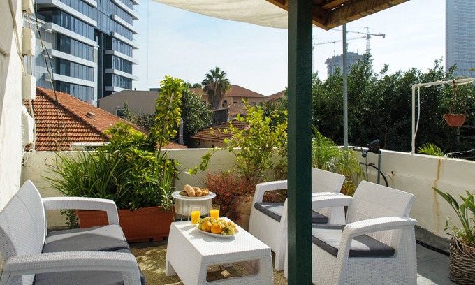 Neve Tzedek Cama Y Desayuno | Amplio y auténtico Rooftop 1BR con terraza privada Neve Tzedek, Shabazi