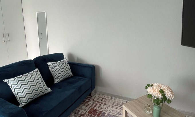 Kempton Park Apartamento | Spacious Bachelor Apartment Overlooking a Dam, Property is pet Friendly