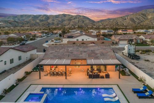 Desert Hot Springs Casa | Spacious Backyard, Pool & Hot Tub, Gameroom by MariamsBnb