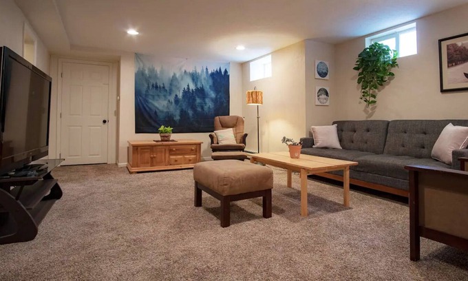 Baker Apartamento | Spacious Basement Apartment in Historical Baker