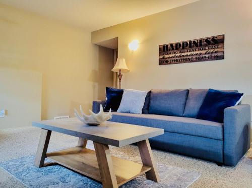 Camrose Apartamento | Spacious Basement suite