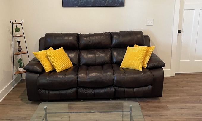 Central Casa | Spacious Basement Suite with full Kitchen 4 Miles to CU