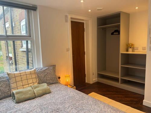 Larkhall Apartamento | Spacious Battersea Rooms and Apartments