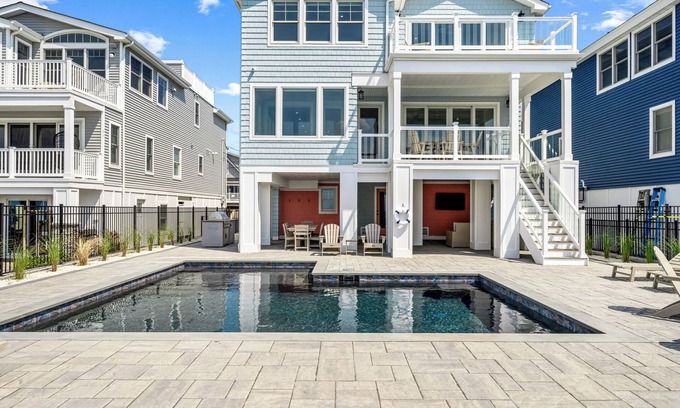 Beach Haven Casa | Spacious Bayfront Home with Pool
