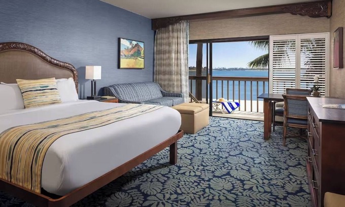 Crown Point Hotel | Spacious Bayfront King Suite | Relax at Catamaran Resort